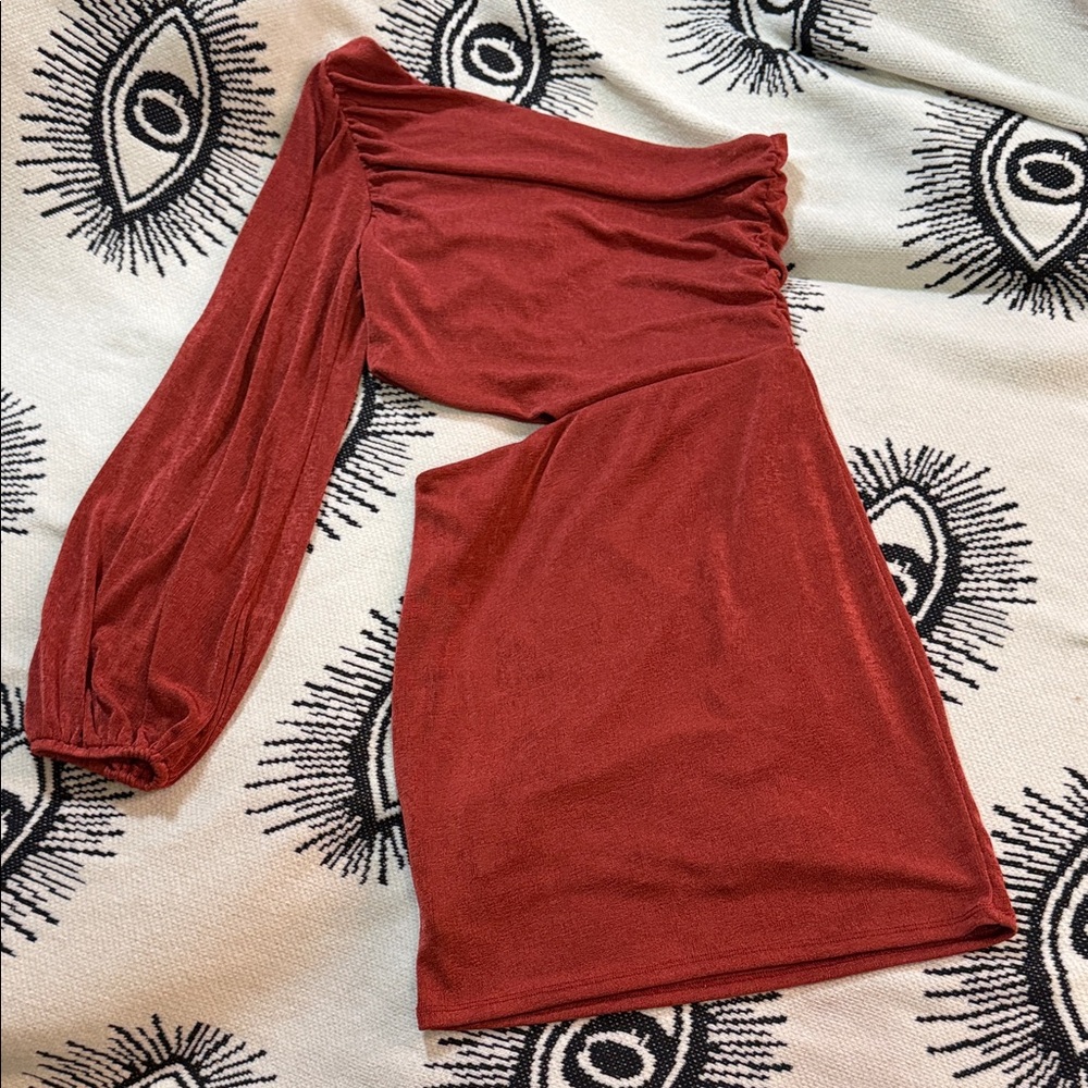 Red Dress - Picture 4 of 5